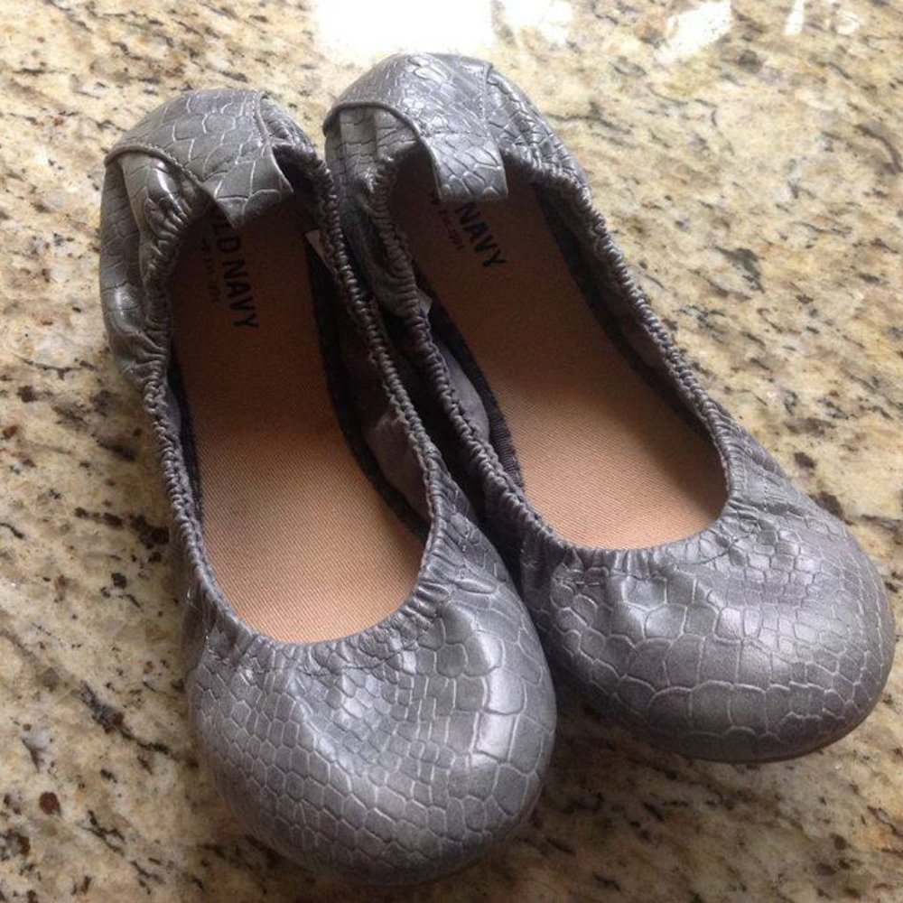 Gray Old Navy Ballet Flat shoe Size 7